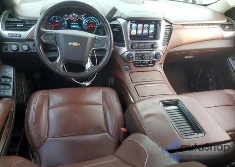 2018 Chevrolet Suburban K1500 Premier z USA, uszkodzony, nr VIN 1GNSKJKC2JR209308